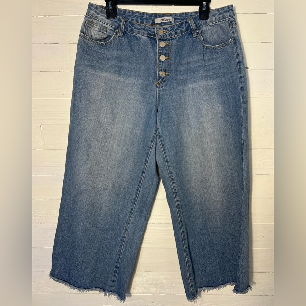 Refuge wide leg denim capri, button up, blue, women’s size 12.